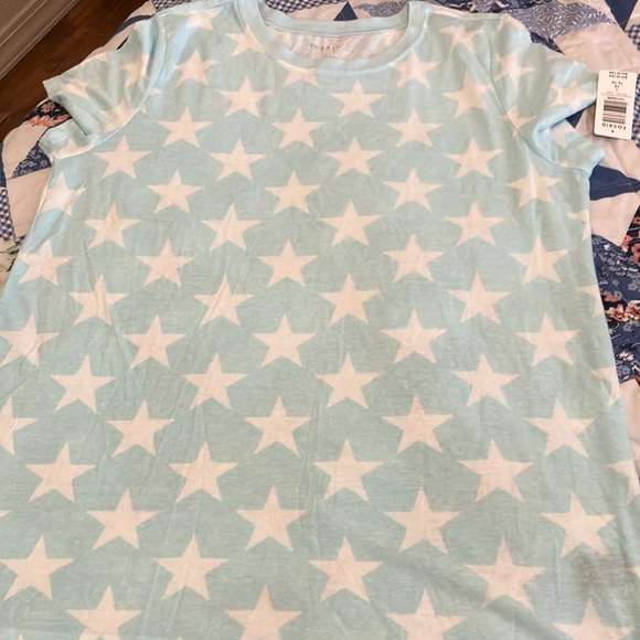 Torrid Light Blue Star Print Short Sleeve Tee - Picture 2 of 7